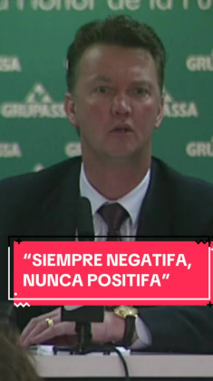 Después de rastrear la IP del último mensaje de Chevie, hacer triangulaciones de señal, y cosas super chungas de Hacker pro, finalmente sé quien es Chevie... Su identidad es...:
