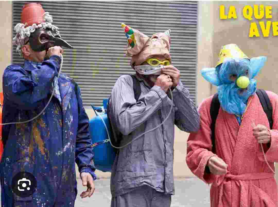 Pues con los dos admiradores que le salieron al pobre mono loco psicopatón, saben quienes son, ya tienen la fiesta montada