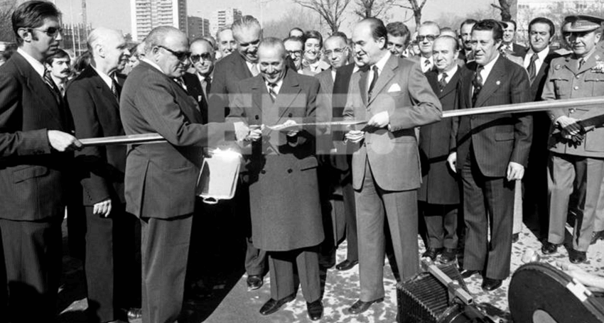 No lo digo, lo hago.
Arias Navarro inaugurando el primer tramo de la M30 en el 74, imagínate la M20, se recorría en carrozas.