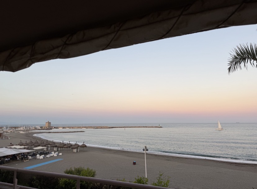 Angelete: te paso vistas de esta tarde desde el dúplex familiar en el Sur cuyos gastos los pagamos con los jugosos dividendos de Ezentis