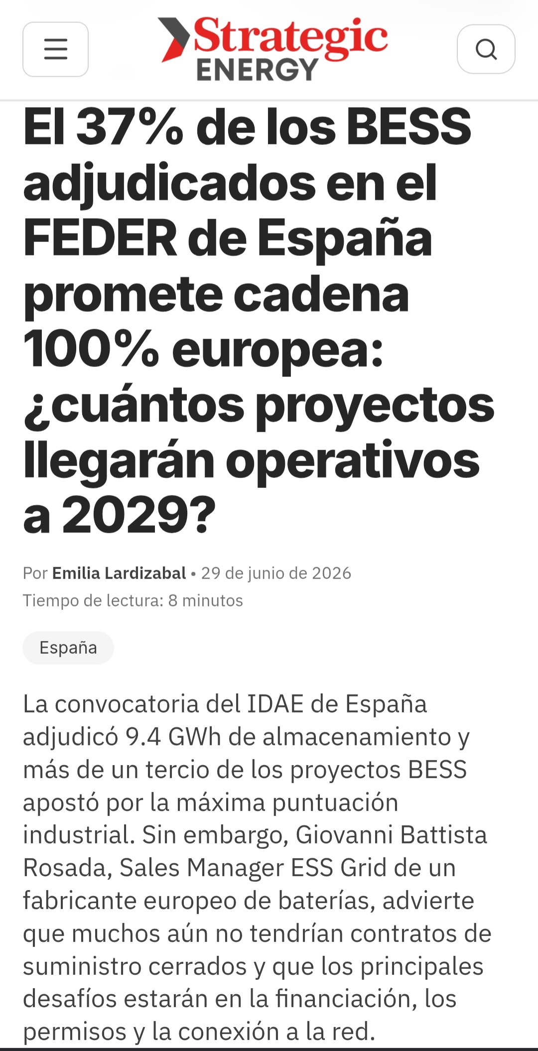 Y es que las baterías no son sombreros y su venta exige mucho compliance (más en FEDER):
- ISO 27001
- Reglamento de baterías (Pasaporte desde el 18/2/27, huella de carbono...)
- Certificación 62933-5-2
Ahora bien, esos frenos temporales chocan con una acuciante urgencia de almacenamiento a escala UE (el pacto de 22 países, industria y financiadores que se firmó la semana pasada es una gran señal de mercado) y los 108 proyectos hay que ejecutarlos antes de 2029.
1.500 MM de euros desglosados así:
5 puntos - 46% proyectos
6 puntos - 37% proyectos
Hoy en la UE, sólo hace celdas LG (4,5 GWh/año) y son de 155,8 ah (nada competitivas frente a las de 314 ah); los proyectos de 6 puntos se quedan sin margen temporal, auguro que muchos tendrán que bajar a 5 puntos y perder un 15% de la ayuda.