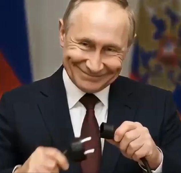 Al río mandaría yo a alguno <span class="Emo28"> </span> como se parece chevie a Putin no? <span class="Emo5"> </span>