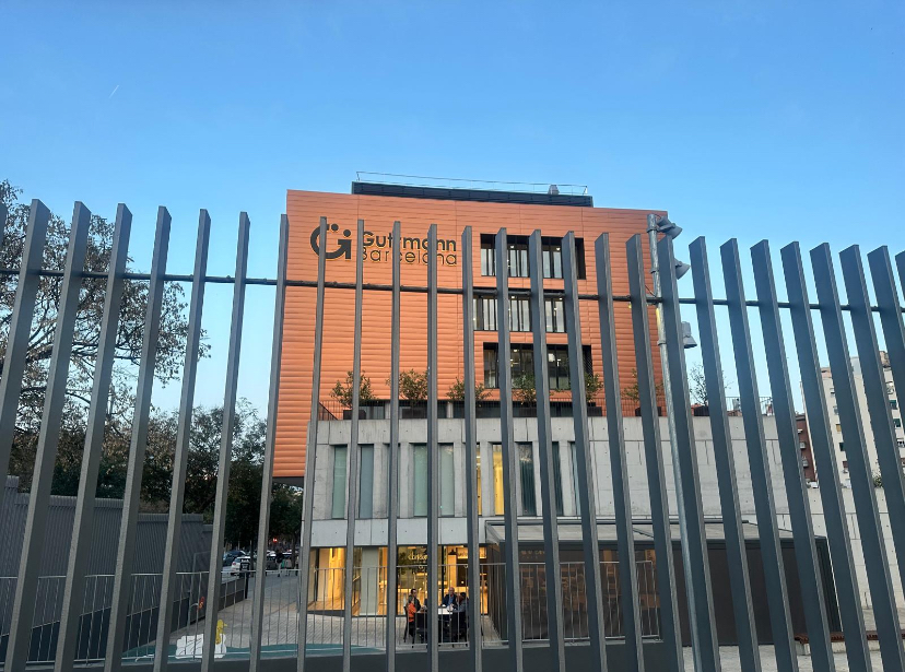 Me dice uno del grupo de Elias en Instagram que Jóse y Anabel están tratando de quedarse para EZE otra empresa, como EDA, ( no saben o no quieren darme el nombre; “ habrá muchas así”, dice) y me pasa esta foto del edificio inteligente que levantó EDA en Garcilaso esquina Meridiana