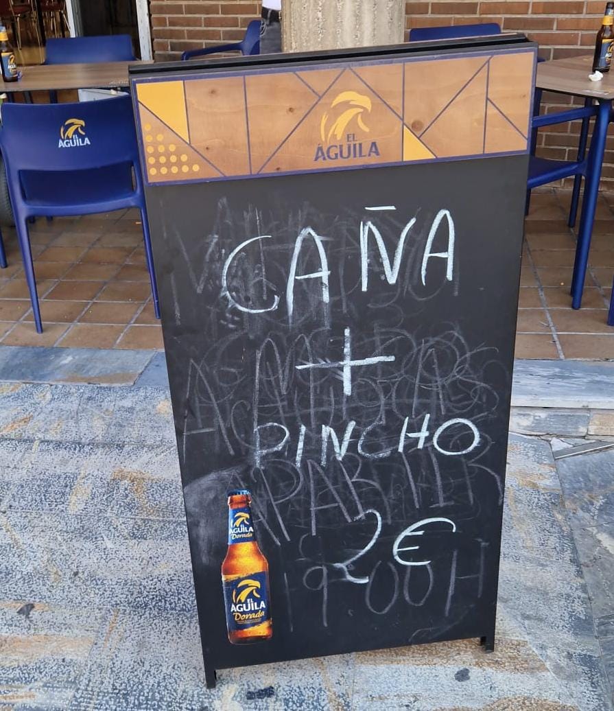 JAZZ REDACTANDO EL HITO A TIZA JAJAJAJA