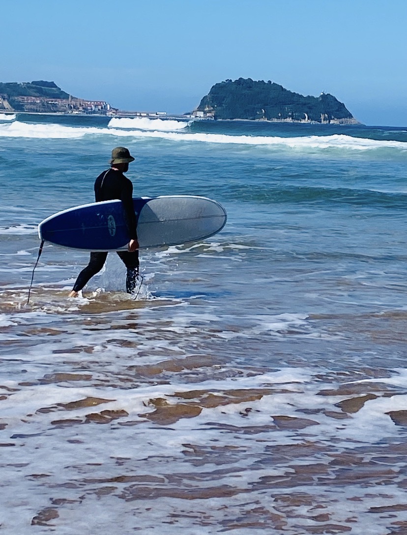No creo que tarden en sacar los Chuliplans. Voy con la tabla . Dejo el móvil a Adelaida