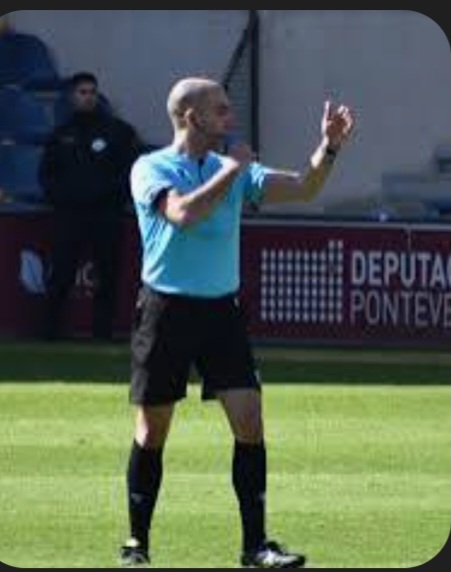 Árbitro pita ya,el lunes más. <span class="Emo28"> </span>