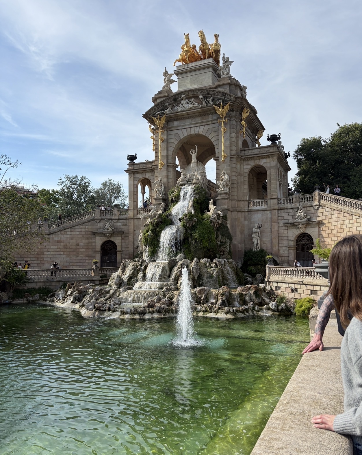 Dicen que Barcelona es bona si la bolsa sona.
A mí me parece muy bonita.