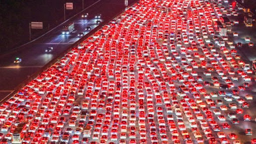 El día que todas las familias chinas tengan 3 coches como los occidentales, vamos a volver a la borrica.