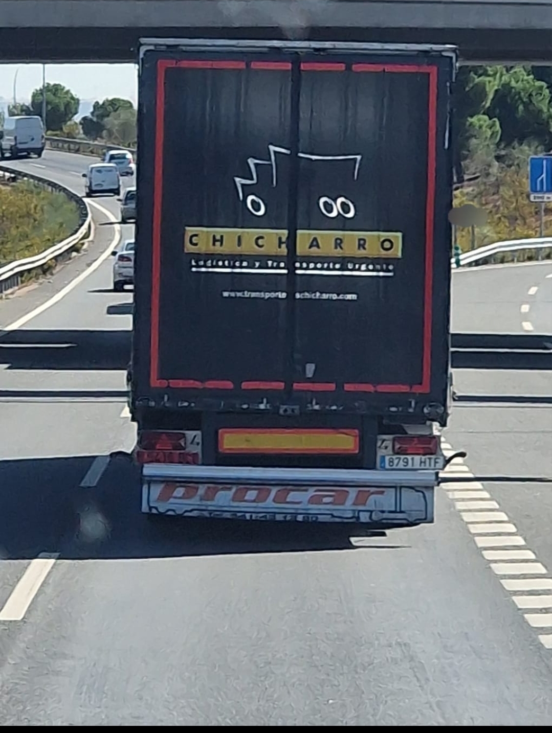 Pharmania!!!
Que sepas que encontré tu camión
El de ..... Mátame camión
Camión Chicharro!! Jajaja
Molaaaa