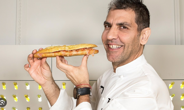 El que está comprando hoy es Paco Roncero para poder hacer 1 bocata de los suyos con aceite de oliva...